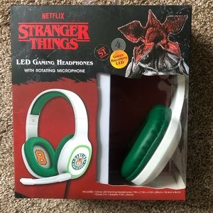 Stranger Things Hawkins High Headphones w/ mic - brand new